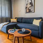 Flexible Selfcheckins 92 - Zagreb - Parking - Loggia - Bedroom
